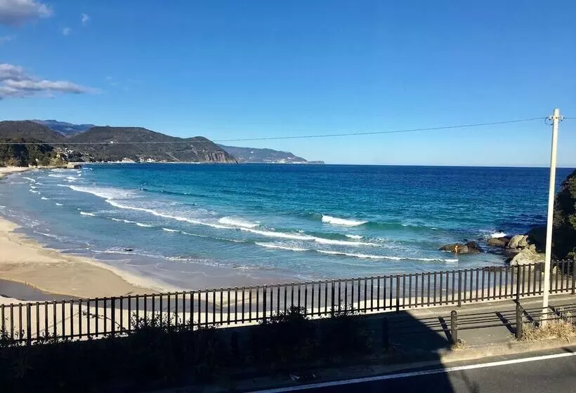 Hotelli Shirahama Mariner