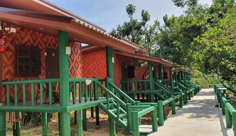 Hotelli The Royal Bamboo Lodges   Sha Certified