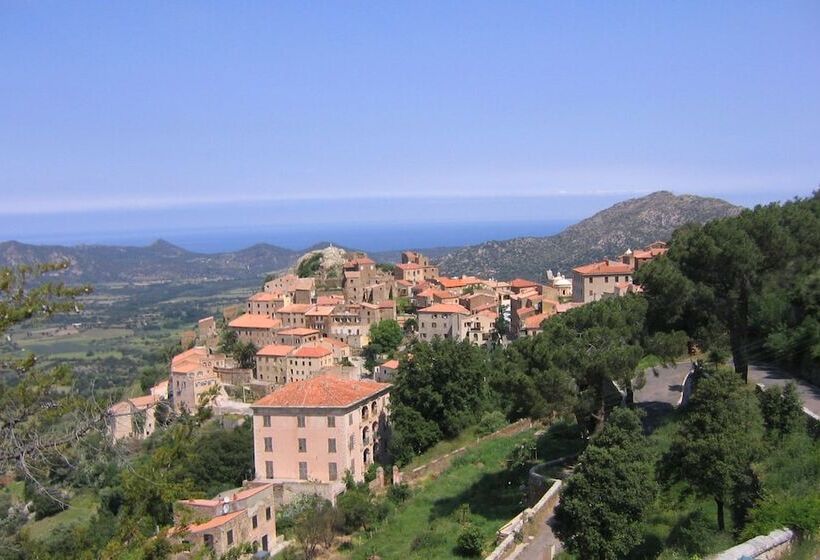 بنسيون Auberge De Tesa