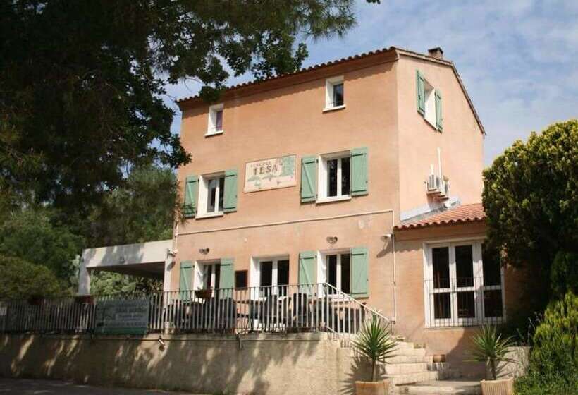 بنسيون Auberge De Tesa