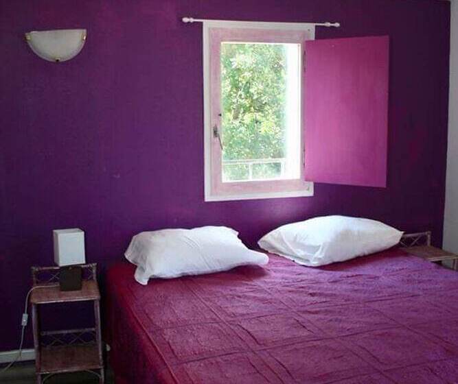 بنسيون Auberge De Tesa