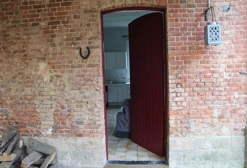 Majatalo Gite Du Chateau De Mecquignies