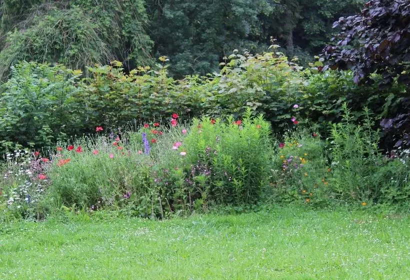 Majatalo Gite Du Chateau De Mecquignies