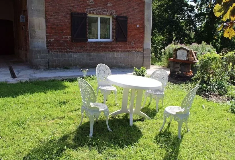 Majatalo Gite Du Chateau De Mecquignies