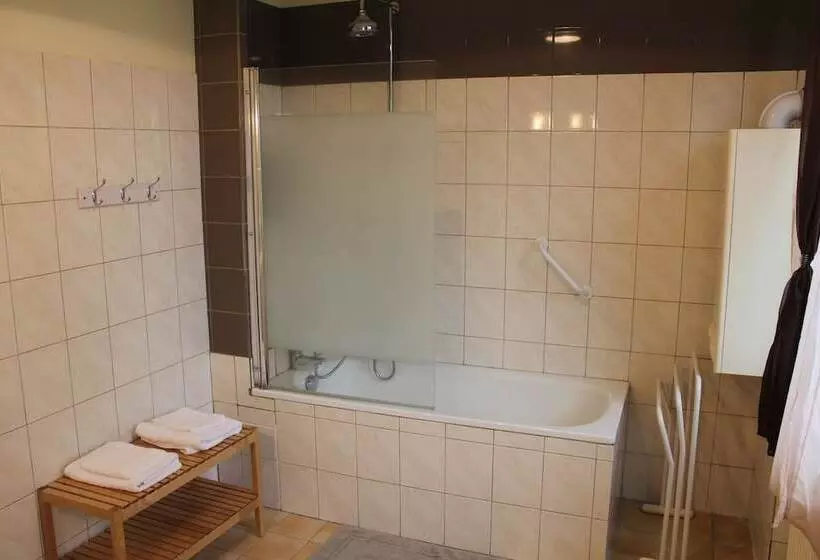 Majatalo Gite Du Chateau De Mecquignies