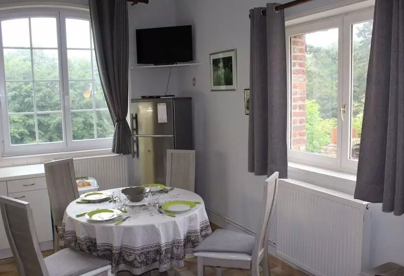 Majatalo Gite Du Chateau De Mecquignies