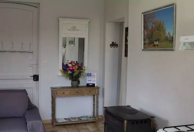 Majatalo Gite Du Chateau De Mecquignies