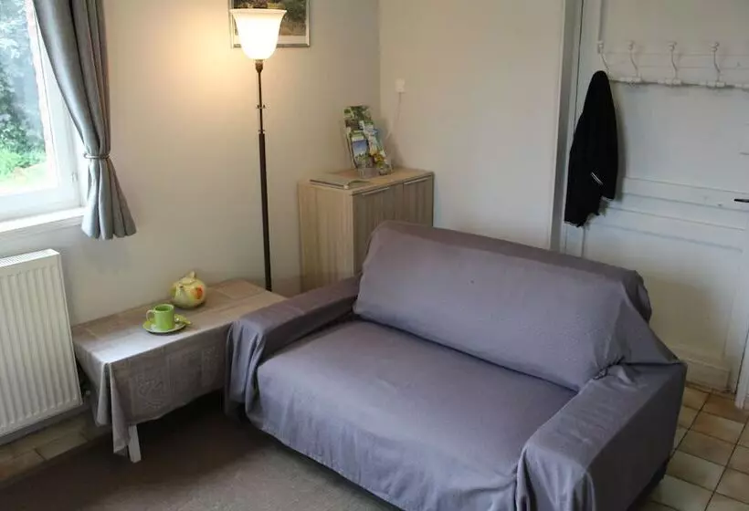 Majatalo Gite Du Chateau De Mecquignies