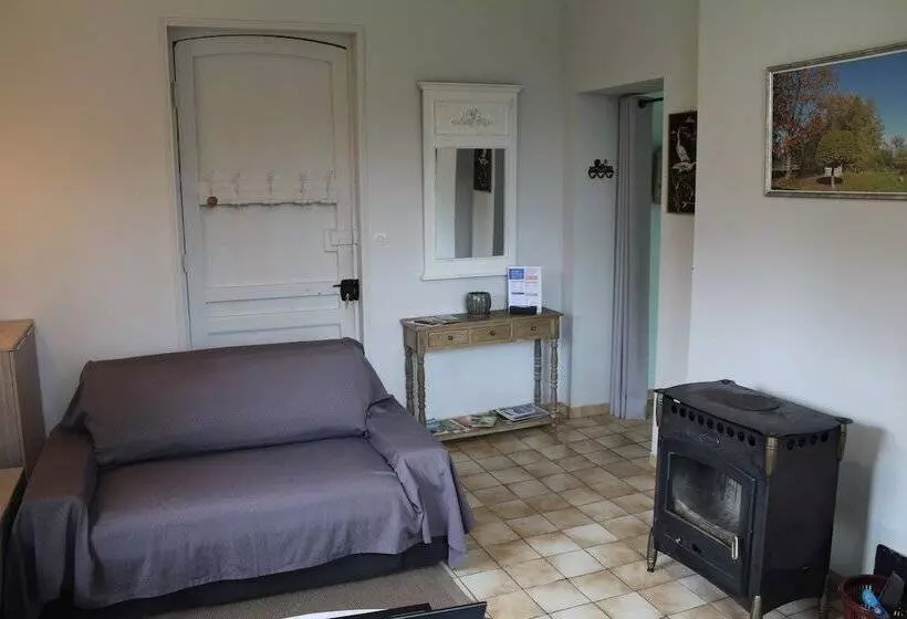 Majatalo Gite Du Chateau De Mecquignies