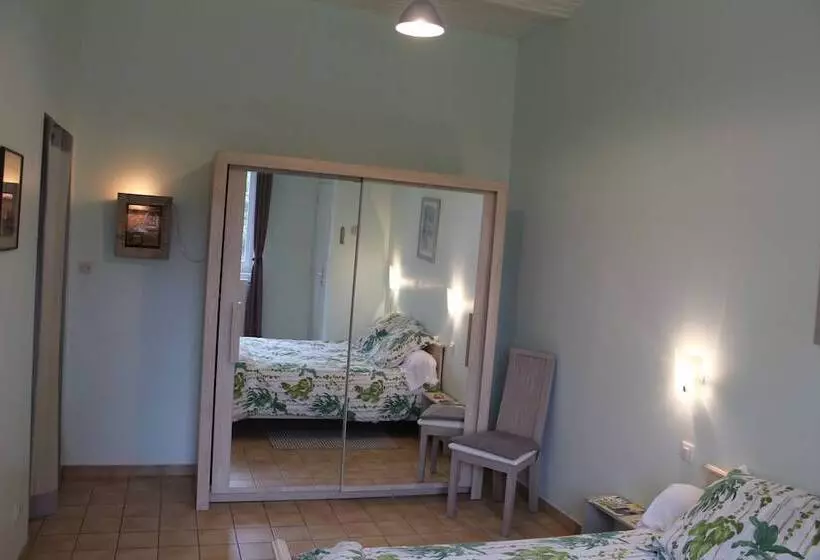 Majatalo Gite Du Chateau De Mecquignies