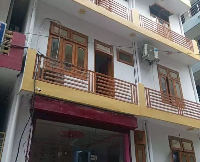 Sunflower Hostel &