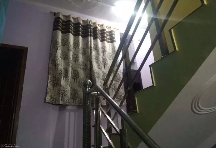 Sunflower Hostel &