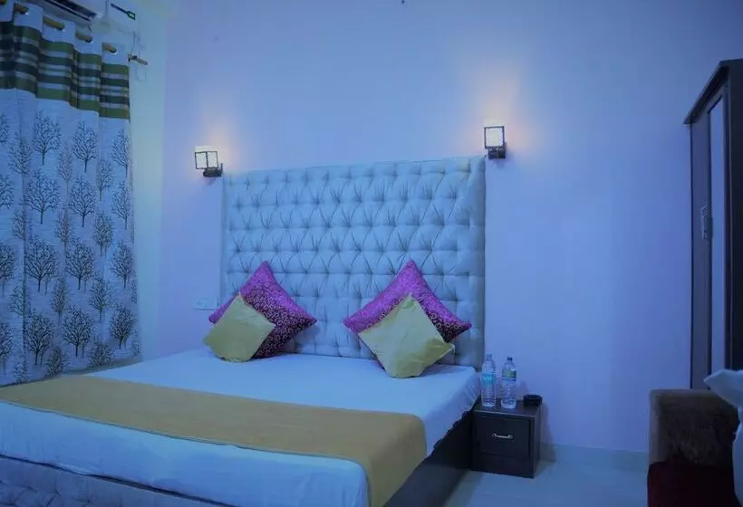 Sunflower Hostel &