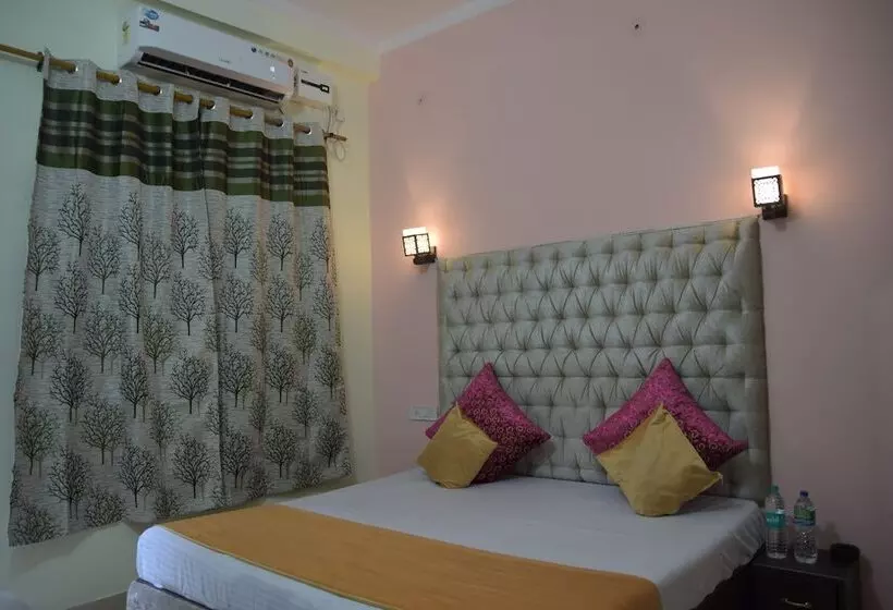 Sunflower Hostel &