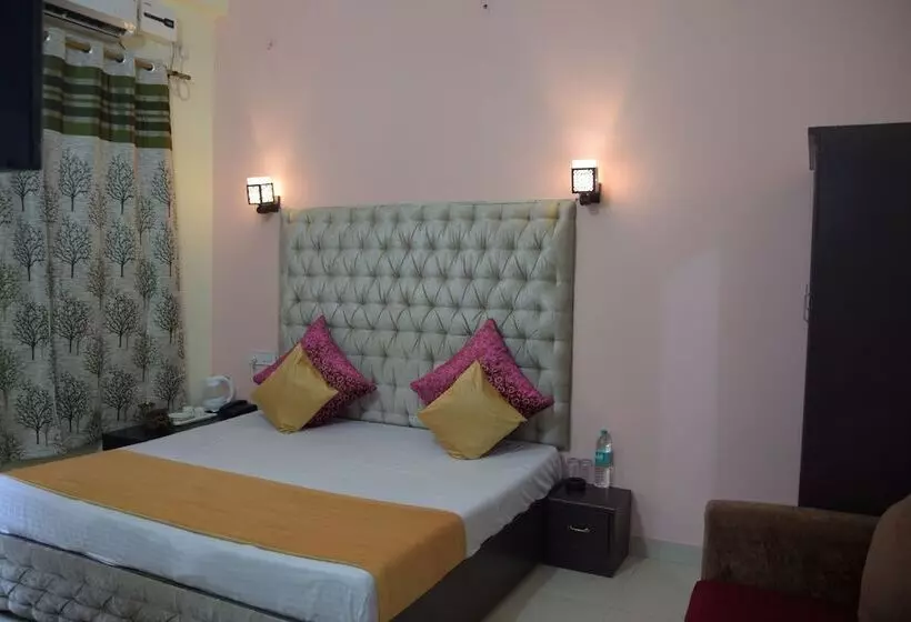 Sunflower Hostel &