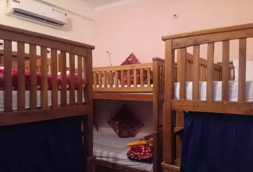 Sunflower Hostel &