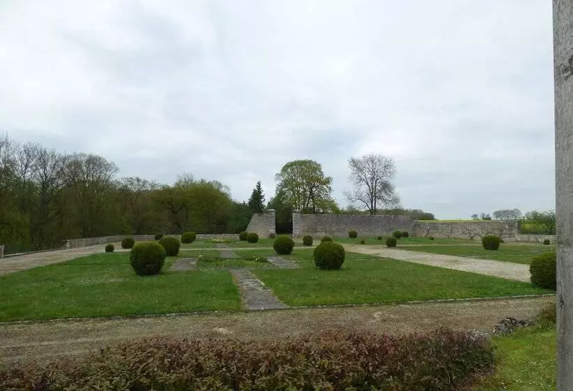 Hotelli Château De Montramé