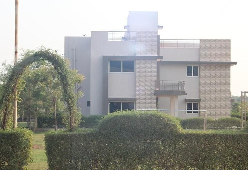 Hotel Malhaar Resort