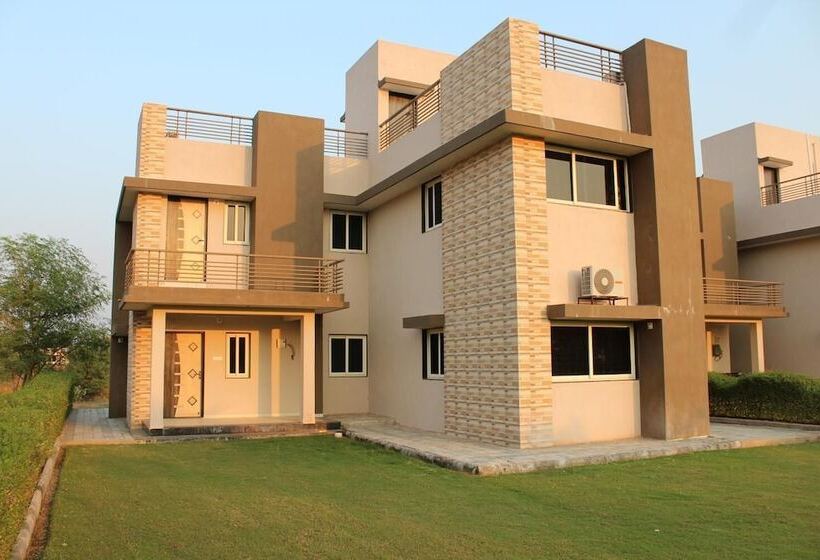 Hotel Malhaar Resort