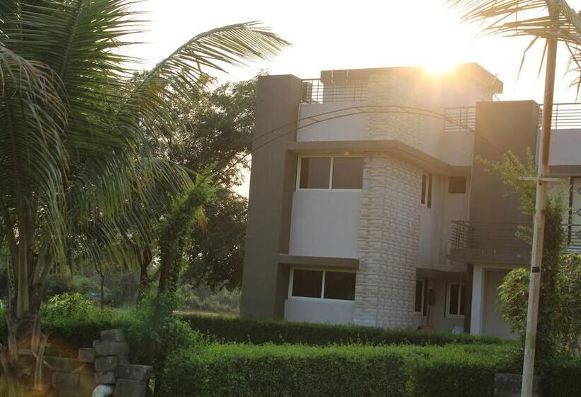 Hotel Malhaar Resort