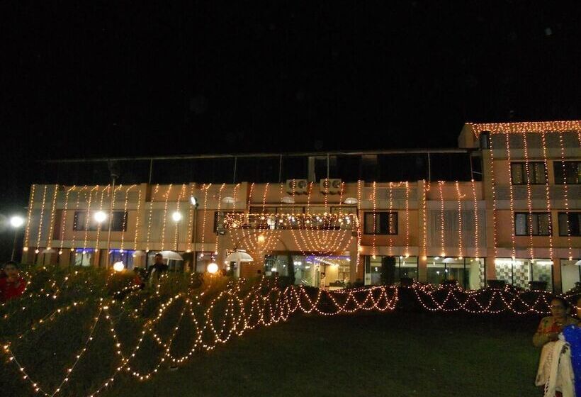 Hotel Malhaar Resort