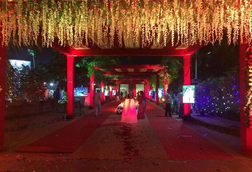 Hotel Malhaar Resort