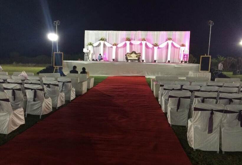 Hotel Malhaar Resort