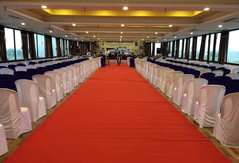 Hotel Malhaar Resort