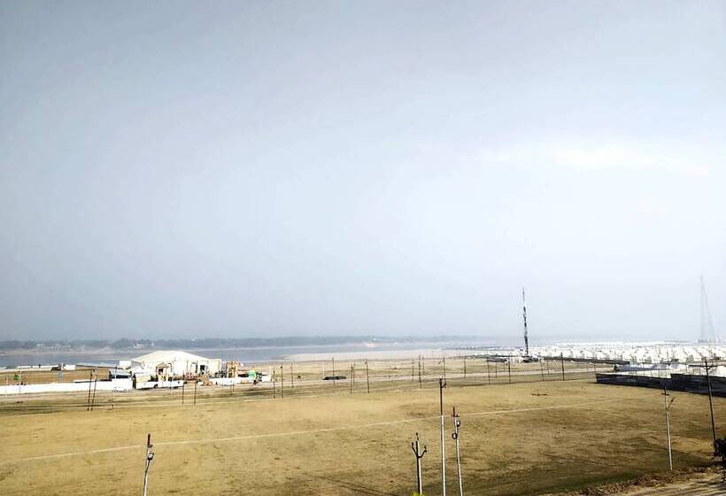 호텔 Oyo 28028 Rishikul Sangam City