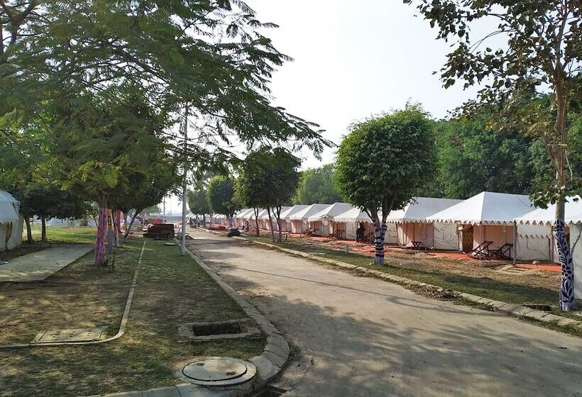 호텔 Oyo 28028 Rishikul Sangam City