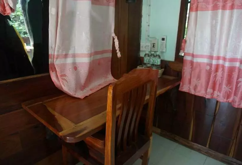 Hotelli Rai Aeifoon Resort