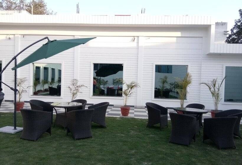 هتل The English Garden