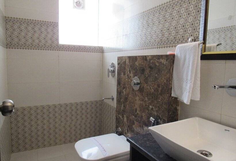 هتل The English Garden