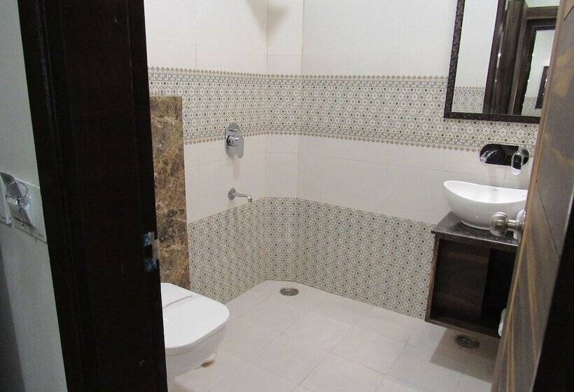 هتل The English Garden