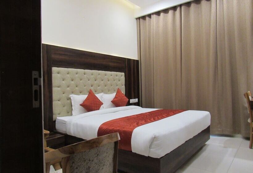 هتل The English Garden