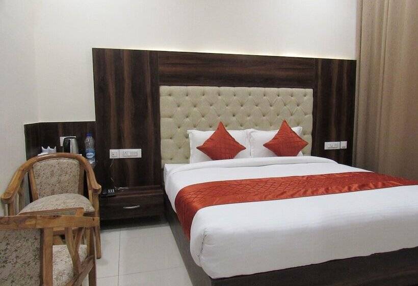 هتل The English Garden