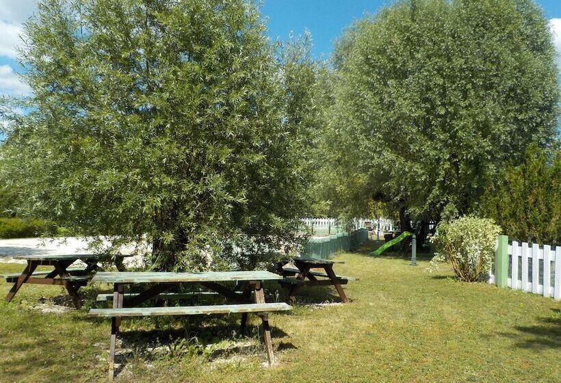 بنسيون La Colline Aux Fustes