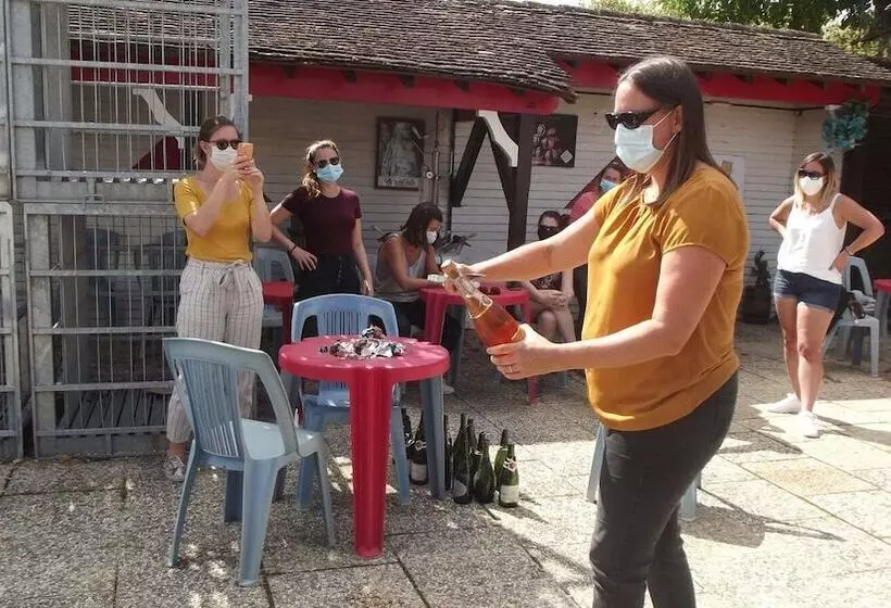 ペンション La Colline Aux Fustes