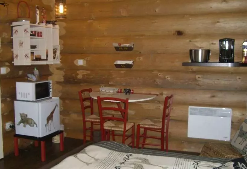 ペンション La Colline Aux Fustes