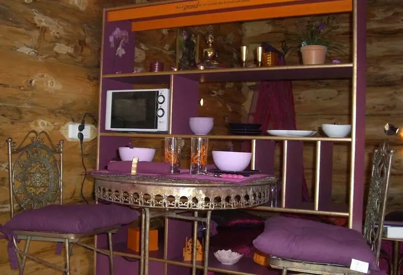 ペンション La Colline Aux Fustes