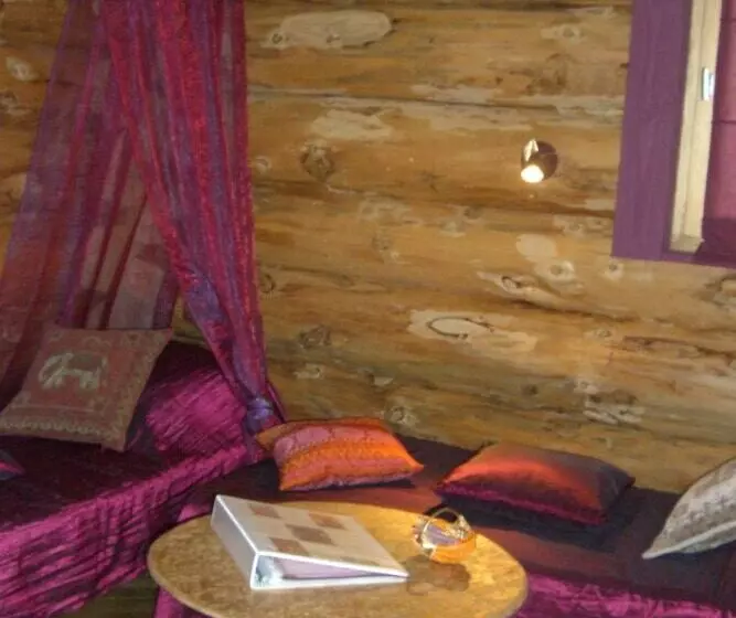 ペンション La Colline Aux Fustes