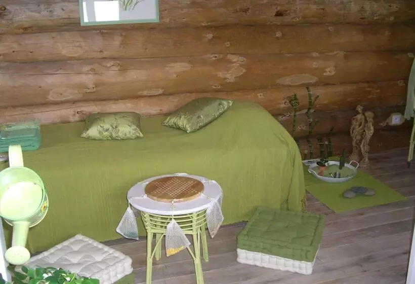 ペンション La Colline Aux Fustes