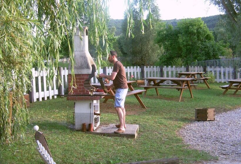 بنسيون La Colline Aux Fustes