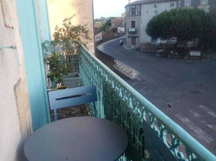 פנסיון Madelon Iv