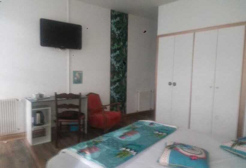 פנסיון Madelon Iv