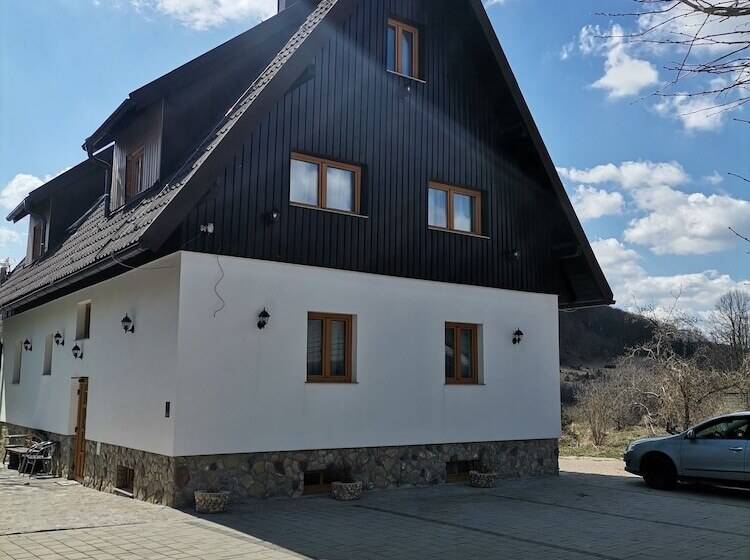 بنسيون Rustic Inn River