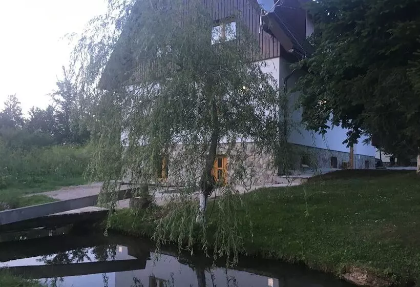 Majatalo Rustic Inn River