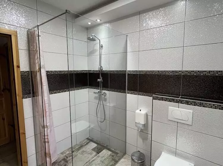 Majatalo Rustic Inn River