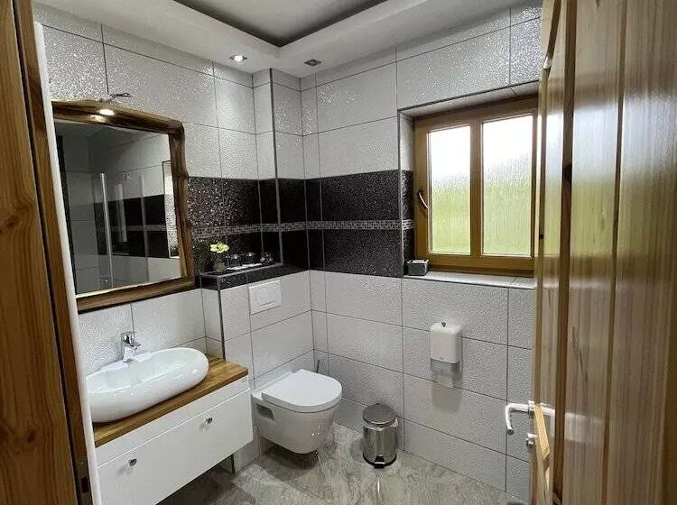 Majatalo Rustic Inn River