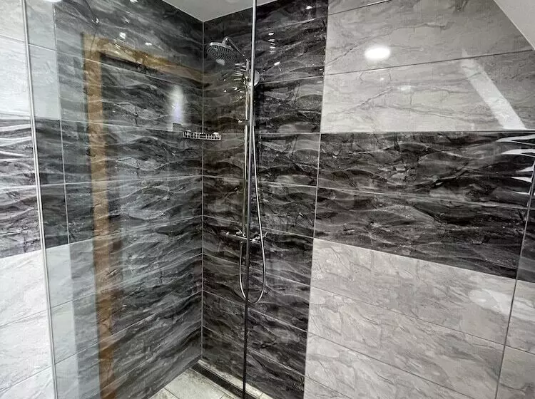 Majatalo Rustic Inn River